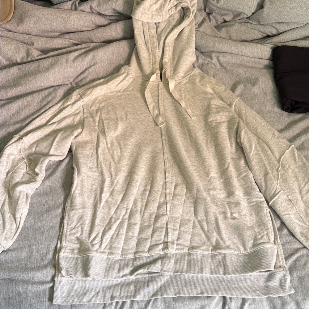 White/grey sweatshirt